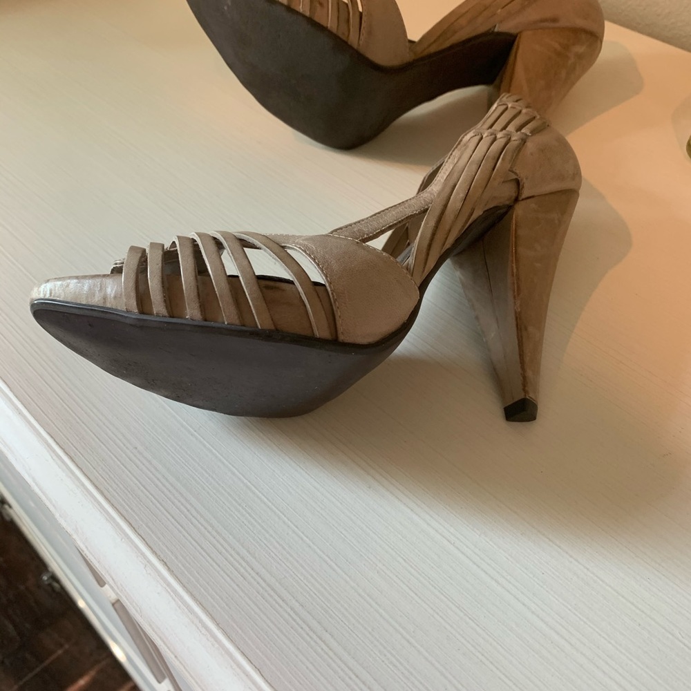 Mia limited edition pumps - Picture 3 of 3
